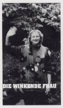 Die winkende Frau